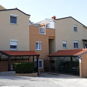 Piranesi With A Parking Space , Pola Croazia